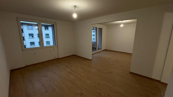 Spacieux appartement rénové de 1 pièces avec balcon à Sion 4