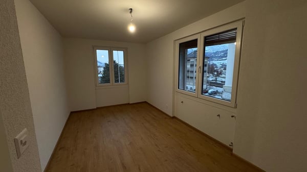 Spacieux appartement rénové de 1 pièces avec balcon à Sion 9