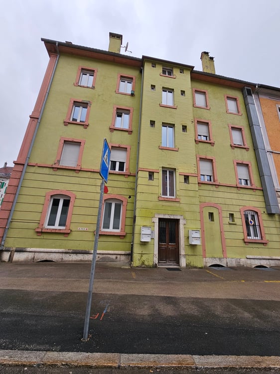 Charmant studio au cœur du Locle 10