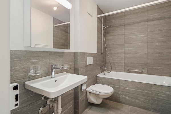 Diese charmante, helle 2-Zimmer-Wohnung mit Balkon ist perfekt für Singles oder Paare! 3