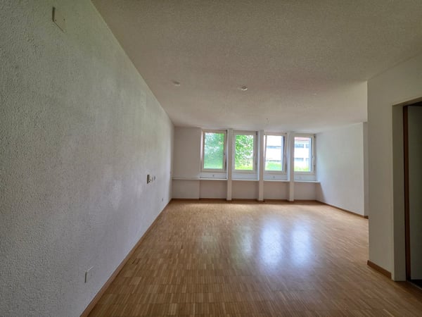 Grosszügige, gut gepflegte 5-Zimmer-Wohnung mit eigenem Vorgarten! 11