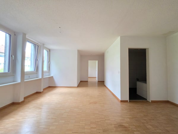 Grosszügige, gut gepflegte 5-Zimmer-Wohnung mit eigenem Vorgarten! 13