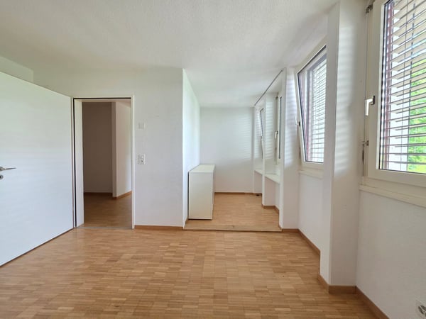 Grosszügige, gut gepflegte 5-Zimmer-Wohnung mit eigenem Vorgarten! 12