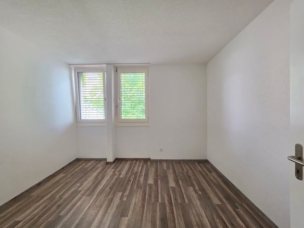 Grosszügige, gut gepflegte 5-Zimmer-Wohnung mit eigenem Vorgarten! 10