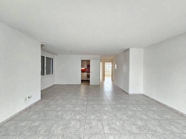 Grosszügige und helle 4.5 ZWG per sofort zu vermieten 3