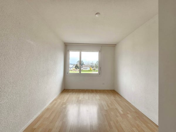Grosszügige und helle 4.5 ZWG per sofort zu vermieten 8