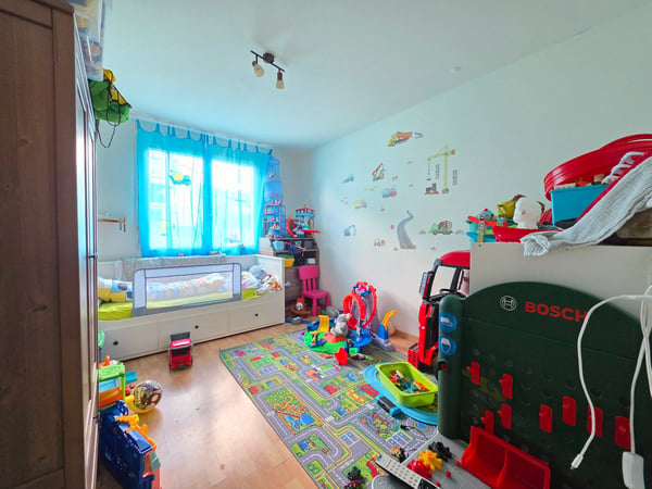 Grosszügige 4.5-Zimmer-Wohnung an zentraler Lage zu vermieten 6