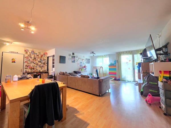 Grosszügige 4.5-Zimmer-Wohnung an zentraler Lage zu vermieten 8