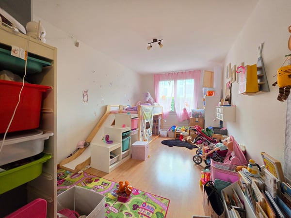 Grosszügige 4.5-Zimmer-Wohnung an zentraler Lage zu vermieten 4