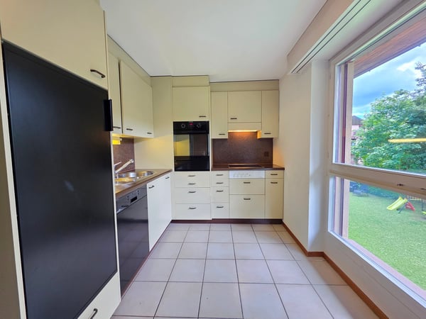 Grosszügige 4.5-Zimmer-Wohnung mit Balkon und schöner Aussicht in Bubendorf 2