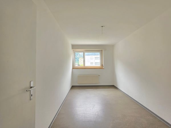 Charmante 4-Zimmer-Wohnung mit Balkon und Bergblick in Thusis 16
