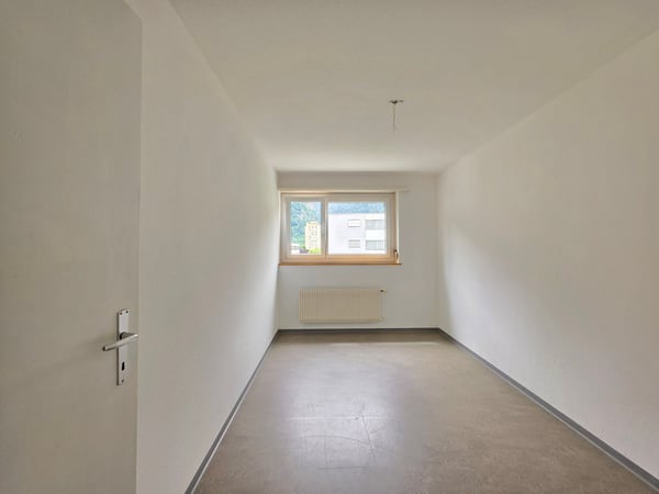 Charmante 4-Zimmer-Wohnung mit Balkon und Bergblick in Thusis 17