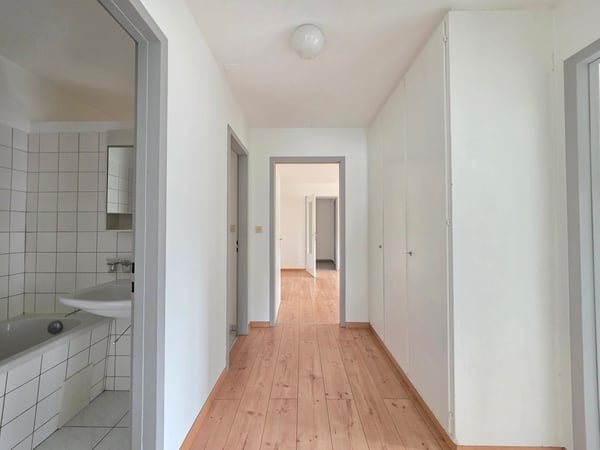 Charmante 4-Zimmer-Wohnung mit Balkon und Bergblick in Thusis 18