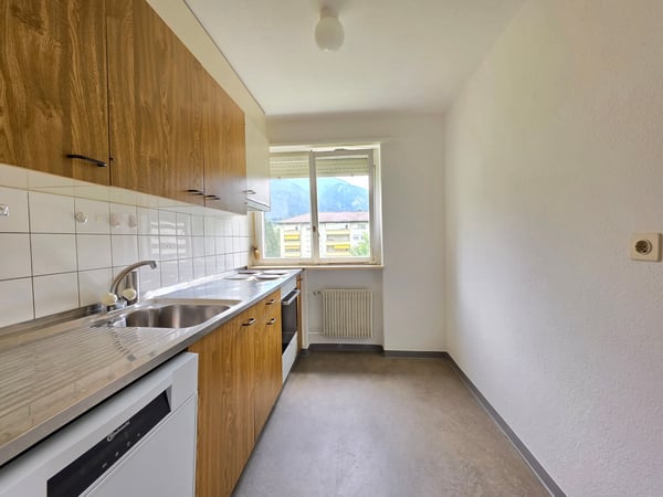 Charmante 4-Zimmer-Wohnung mit Balkon und Bergblick in Thusis 3