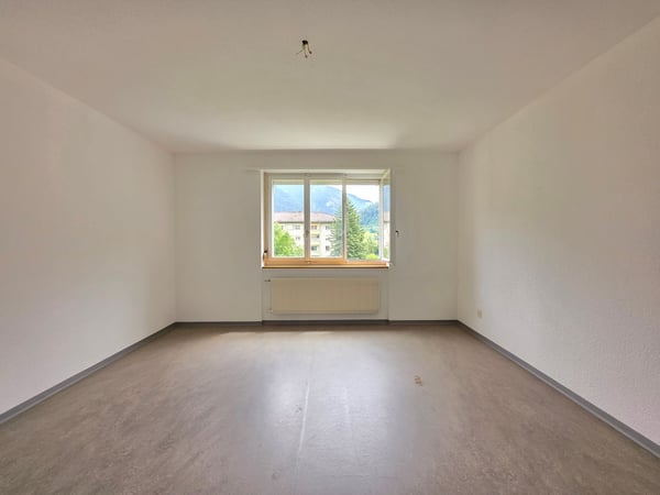 Charmante 4-Zimmer-Wohnung mit Balkon und Bergblick in Thusis 14