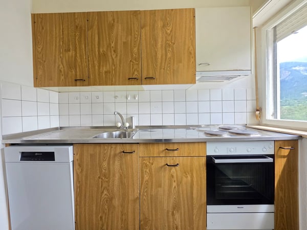 Charmante 4-Zimmer-Wohnung mit Balkon und Bergblick in Thusis 2