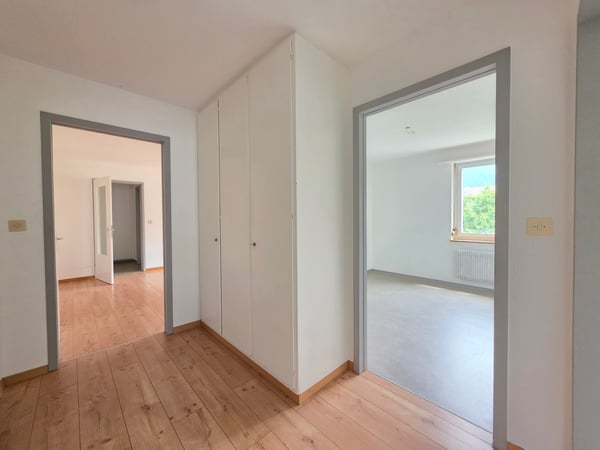 Charmante 4-Zimmer-Wohnung mit Balkon und Bergblick in Thusis 20