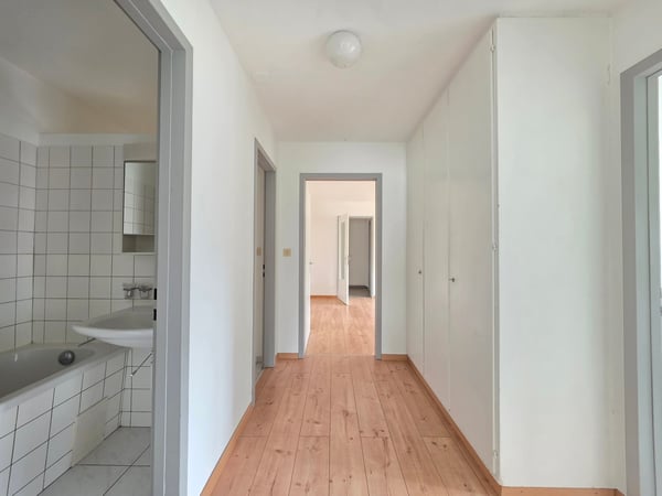 Charmante 4-Zimmer-Wohnung mit Balkon und Bergblick in Thusis 19