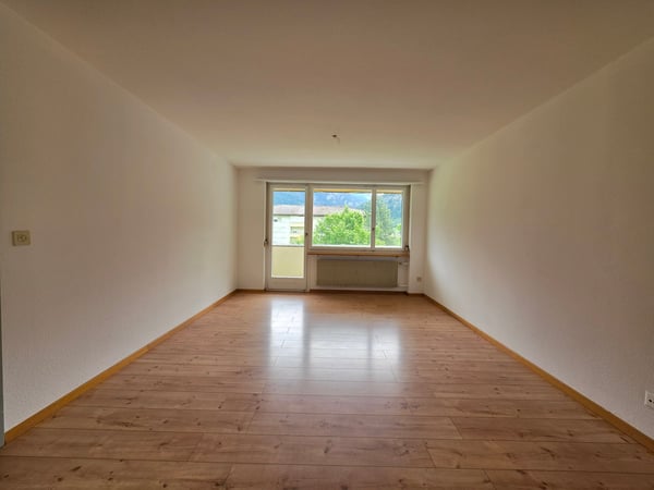 Charmante 4-Zimmer-Wohnung mit Balkon und Bergblick in Thusis 11