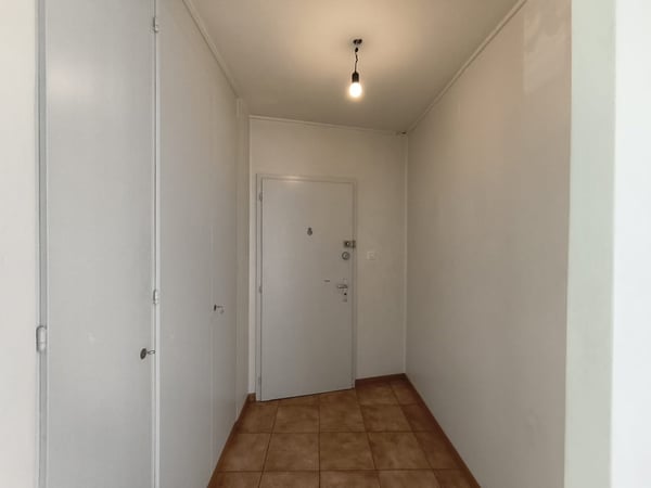 Appartement entièrement repeint lumineux de 3 pièces avec vue, au 4ème étage à Le Locle 10