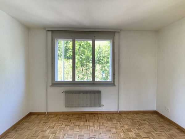 Appartement entièrement repeint lumineux de 3 pièces avec vue, au 4ème étage à Le Locle 12