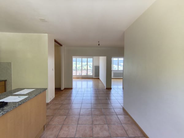 Appartement entièrement repeint lumineux de 3 pièces avec vue, au 4ème étage à Le Locle 7