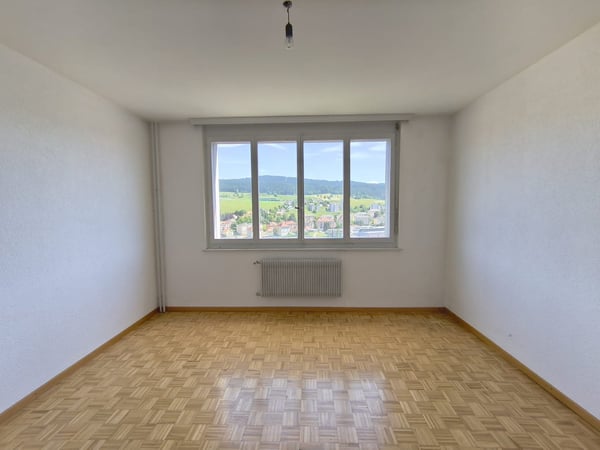 Appartement entièrement repeint lumineux de 3 pièces avec vue, au 4ème étage à Le Locle 15