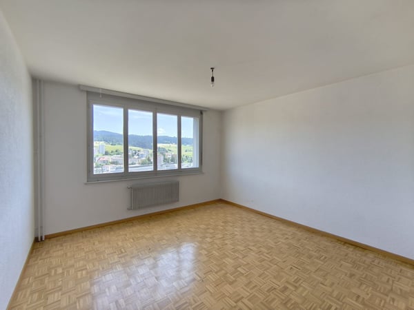 Appartement entièrement repeint lumineux de 3 pièces avec vue, au 4ème étage à Le Locle 16