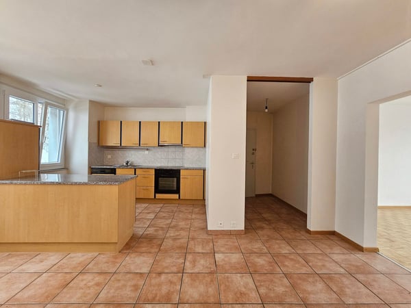 Appartement entièrement repeint lumineux de 3 pièces avec vue, au 4ème étage à Le Locle 4