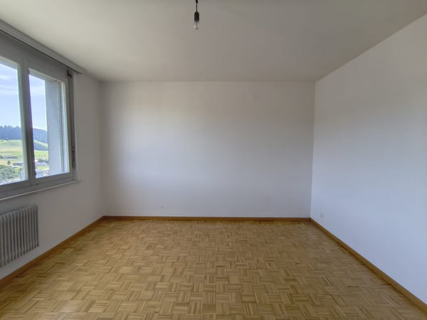 Appartement entièrement repeint lumineux de 3 pièces avec vue, au 4ème étage à Le Locle 20