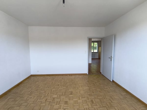 Appartement entièrement repeint lumineux de 3 pièces avec vue, au 4ème étage à Le Locle 19