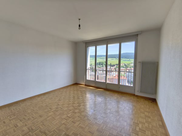 Appartement entièrement repeint lumineux de 3 pièces avec vue, au 4ème étage à Le Locle 11