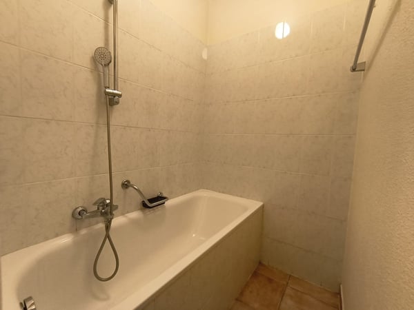 Appartement entièrement repeint lumineux de 3 pièces avec vue, au 4ème étage à Le Locle 23