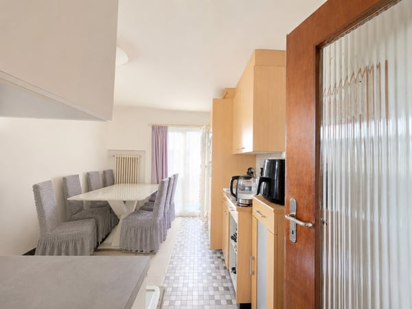 Grosszügige 4.5-Zimmer-Wohnung mit Balkon in ruhiger Lage zu vermieten 2
