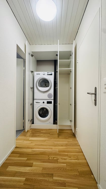 Neu Renovierte 2.5-Zimmer-Wohnung mit Balkon in Basel 7
