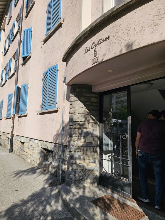 Studio lumineux au 5ème étage à Sion, disponible immédiatement 9