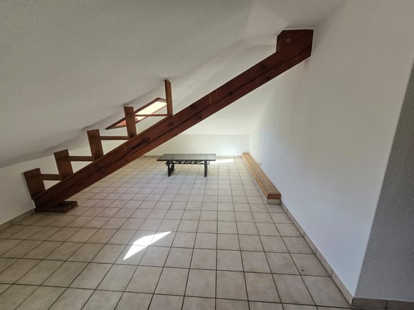 Studio lumineux au 5ème étage à Sion, disponible immédiatement 2