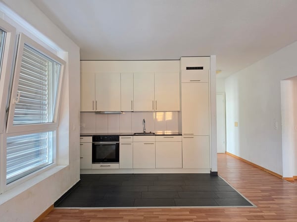 Gemütliche 3-Zimmer-Wohnung im Erdgeschoss in Biel – ab sofort verfügbar! 3