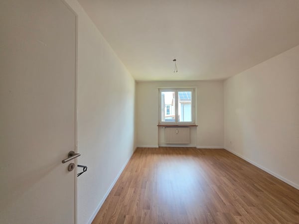 Charmante 4-Zimmer-Wohnung mit Balkon in Biel zu vermieten! 8