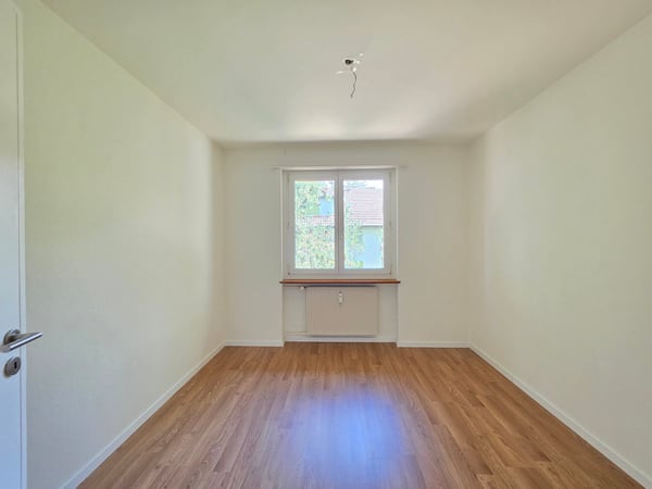 Charmante 4-Zimmer-Wohnung mit Balkon in Biel zu vermieten! 5