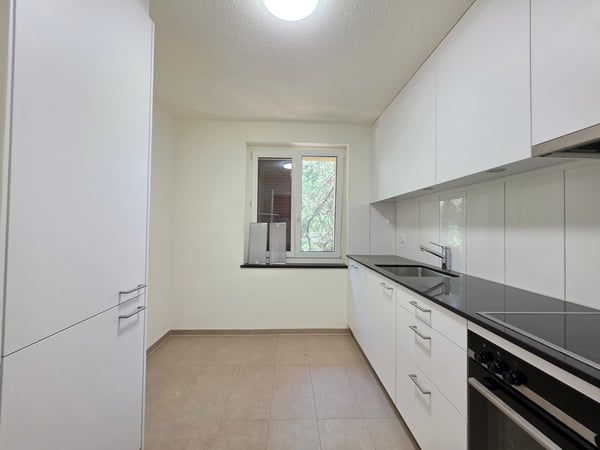 Charmante 4-Zimmer-Wohnung mit Balkon in Biel zu vermieten! 2
