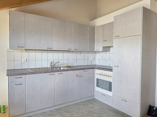 Heimelige, grossflächige Dachwohnung! 3