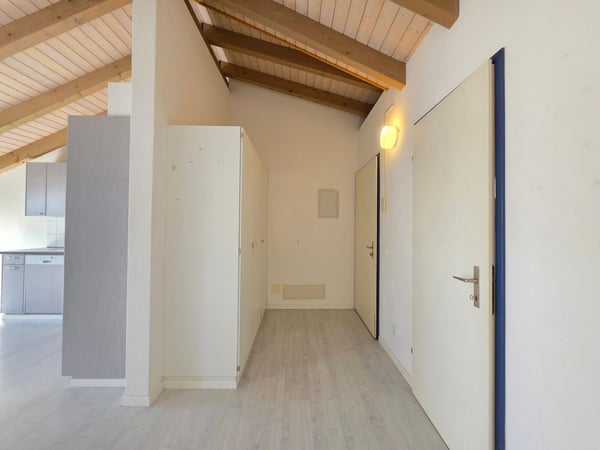 Heimelige, grossflächige Dachwohnung! 12