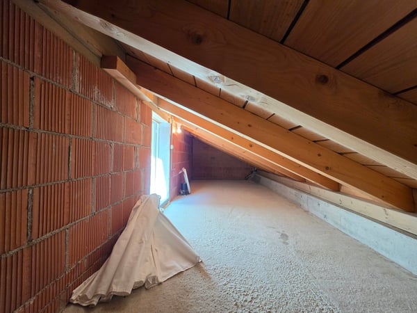 Heimelige, grossflächige Dachwohnung! 11