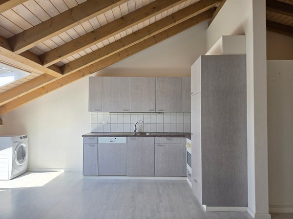 Heimelige, grossflächige Dachwohnung! 2
