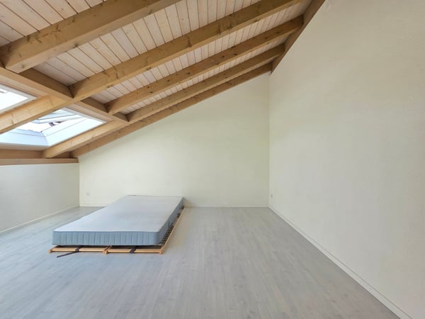 Heimelige, grossflächige Dachwohnung! 10