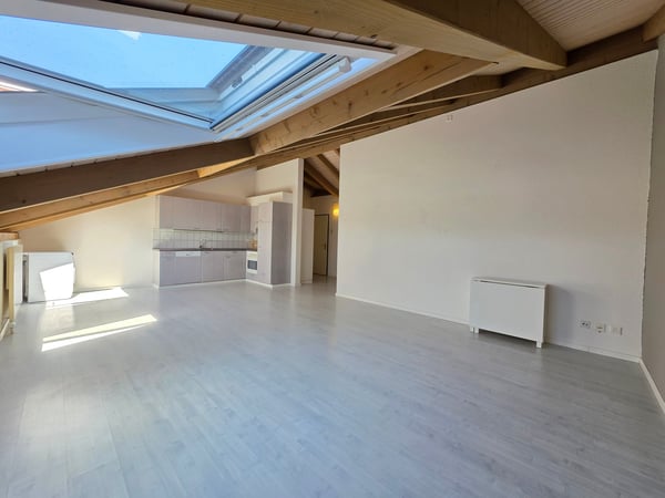 Heimelige, grossflächige Dachwohnung! 8