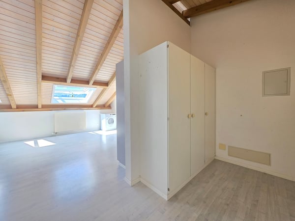 Heimelige, grossflächige Dachwohnung! 13