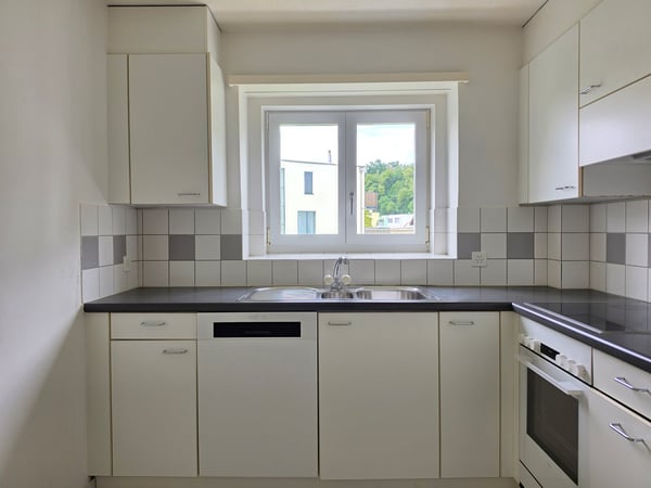 Moderne und grosszügige 4 ZWG per sofort zu vermieten 4
