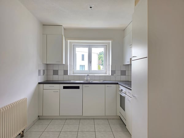 Moderne und grosszügige 4 ZWG per sofort zu vermieten 2